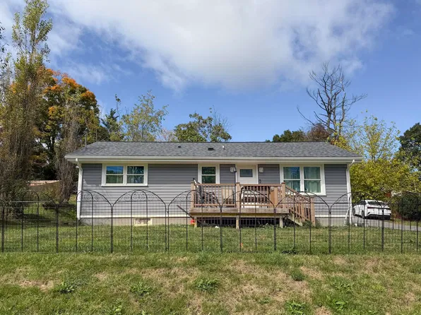 825 College St #815, Christiansburg, VA 24073