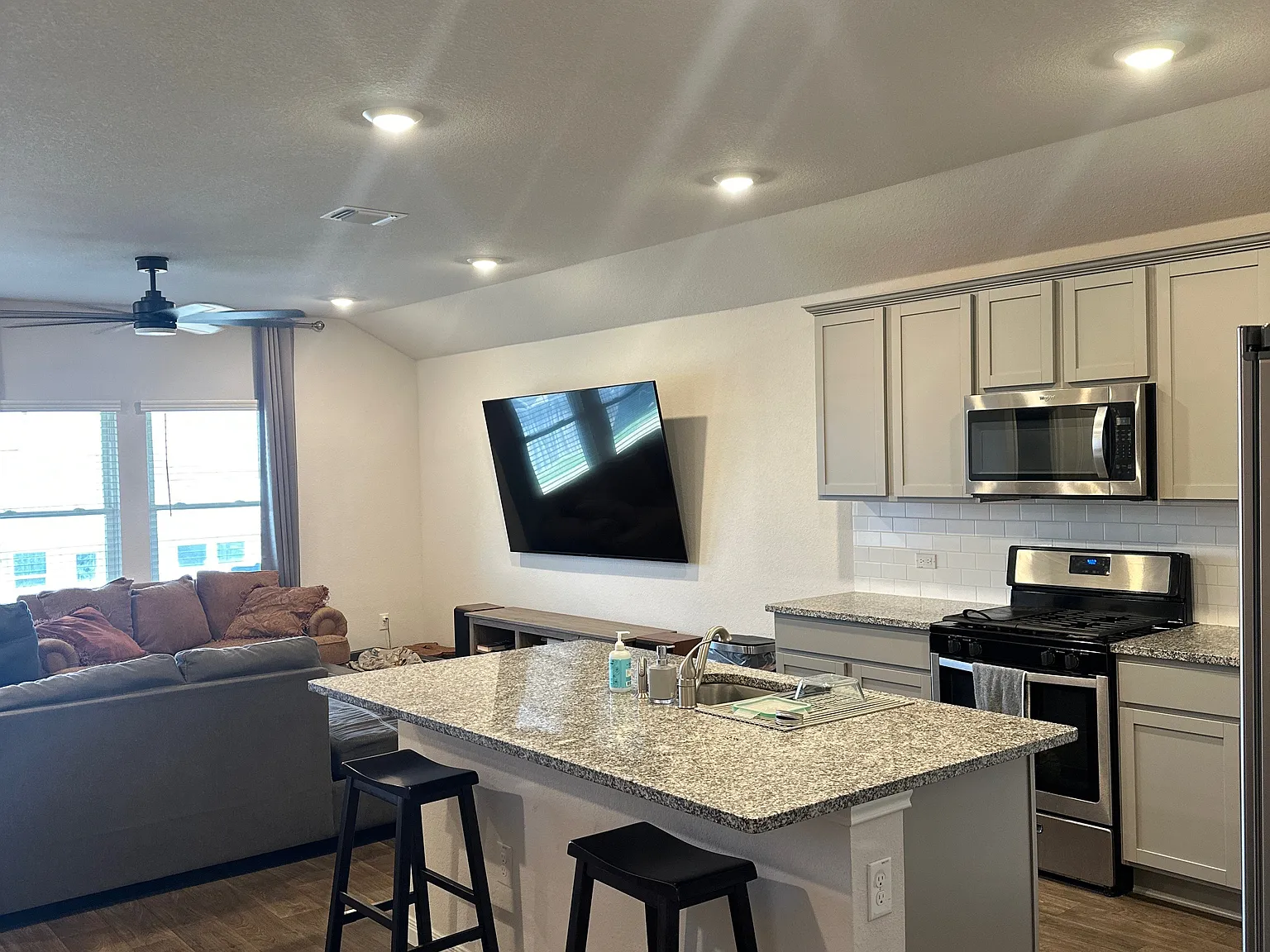 4 bed, 1890 sqft, $2,250 — Photo 1