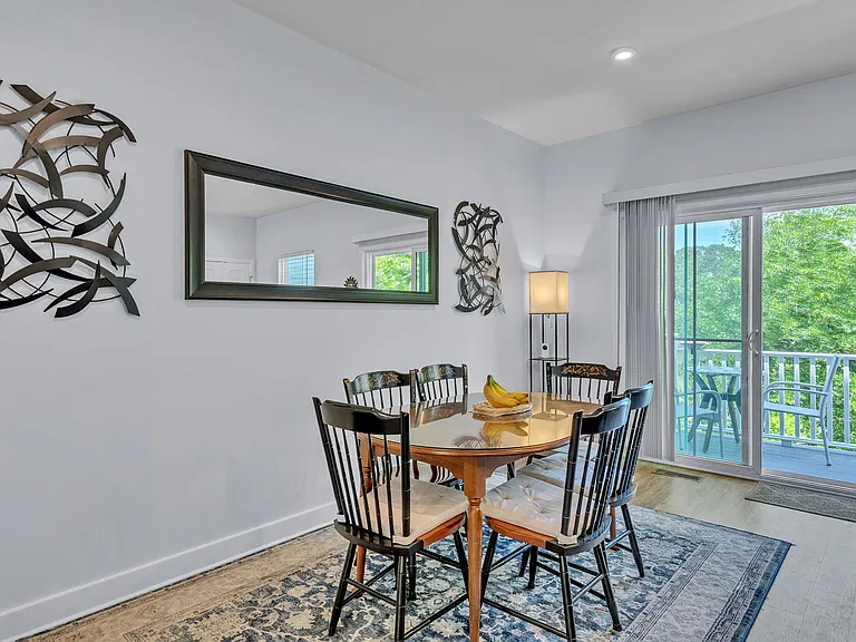 589 Westport St — Photo 33