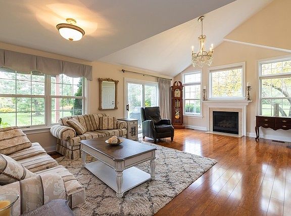3rd image of 6888 W Mount Vernon Ct