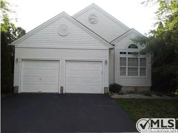 2 Belvedere Dr, Manchester, NJ 08759