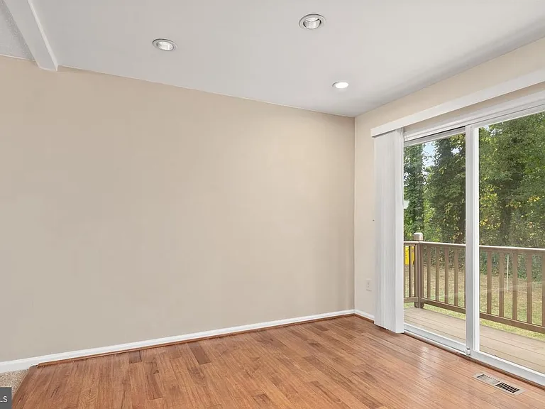 7660 Turnbrook Dr — Photo 9