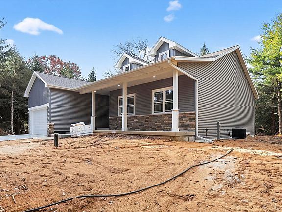 4th image of 351 Woodland Ave