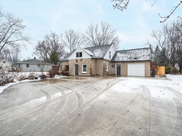 1706 Plank Rd, Menasha, WI 54952