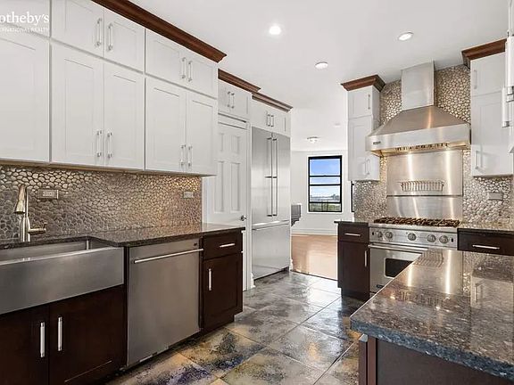 5th image of 409 Edgecombe Ave APT 6A