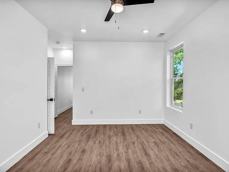 1006 E Marble St — Photo 8