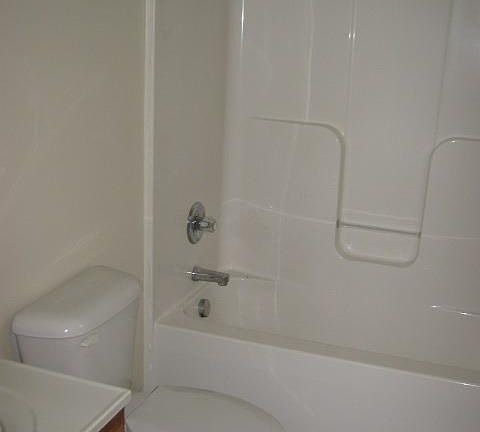 5th image of 202 E 11th St
