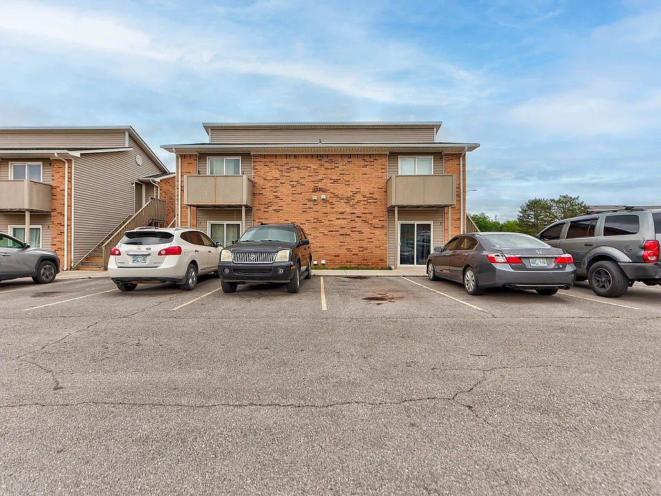 1315 Glen Oaks Ct #4