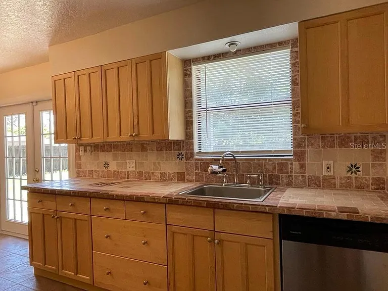 512 Galloway Ave — Photo 6