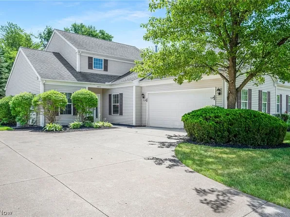 10631 Crossings Dr, Aurora, OH 44202
