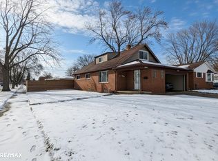 11311 Irvington Dr, Warren, MI 48093