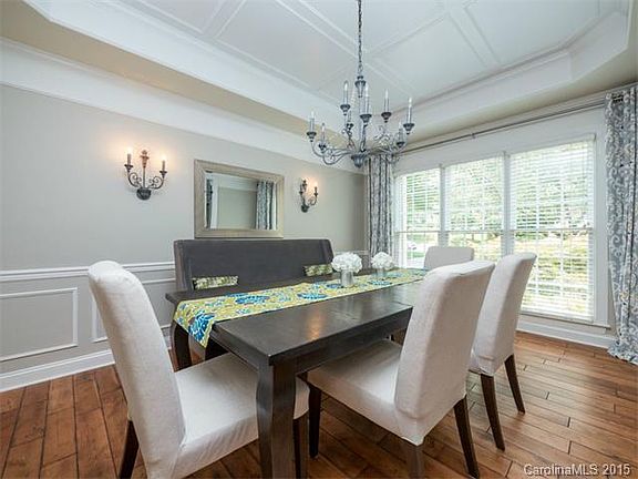 4th image of 7319 Versailles Ln