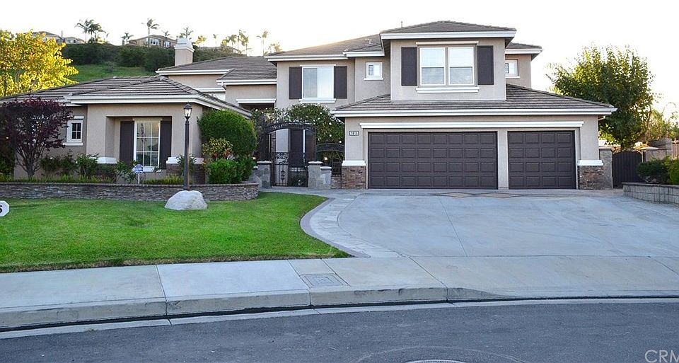 1st image of 2815 Whispering Oak Ct