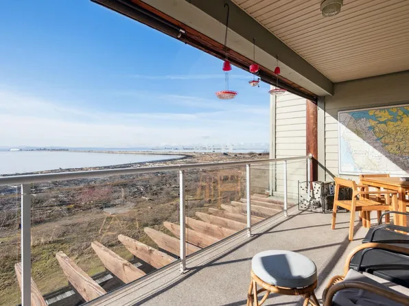 1120 Tsatsu Shores Dr #210, Delta, BC V4M 4G3