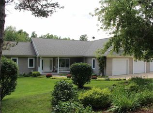 1566 Iroquois Dr NE, Solon, IA 52333
