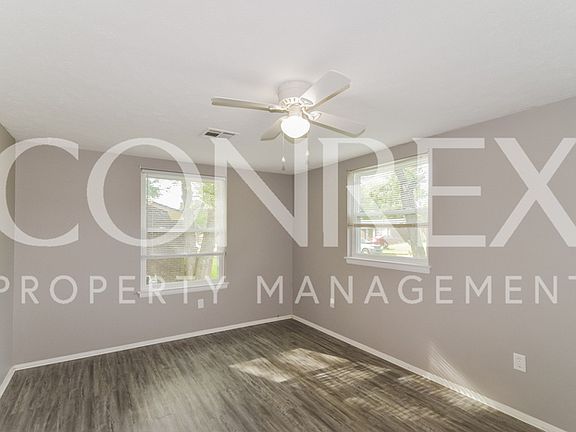 3rd image of 215 Gardenia Ct