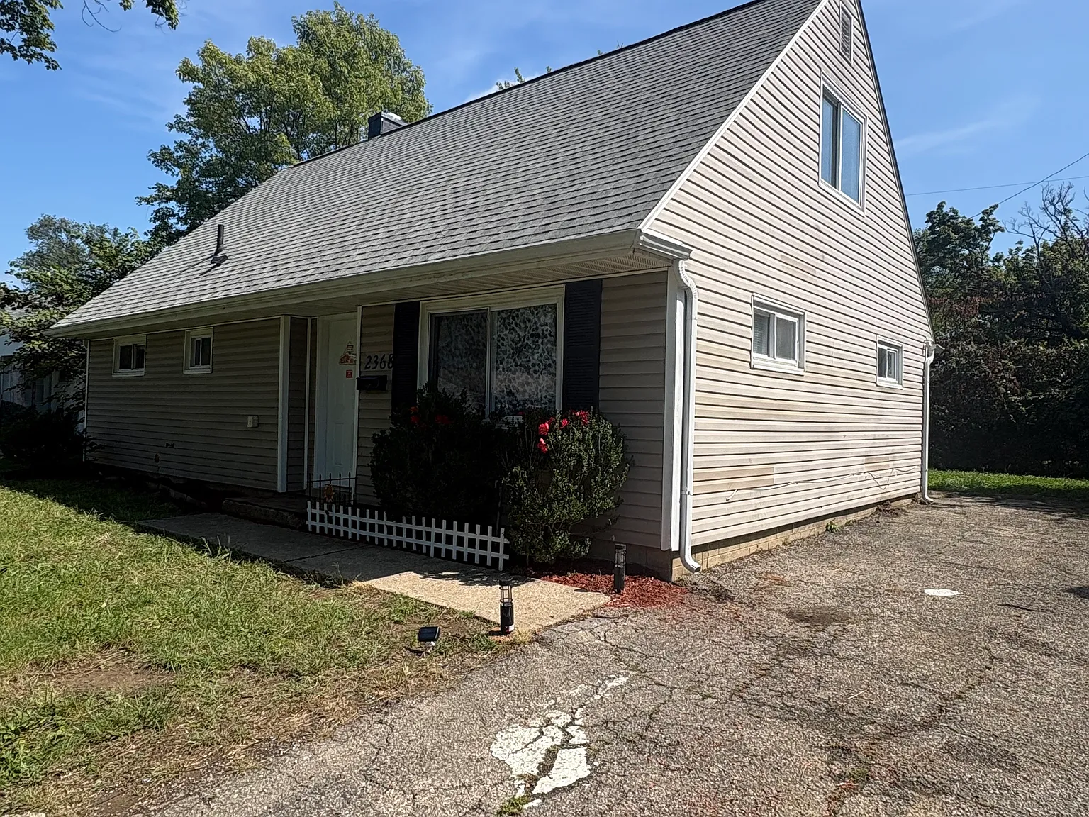 3 bed, 1595 sqft, $2,095 — Photo 2