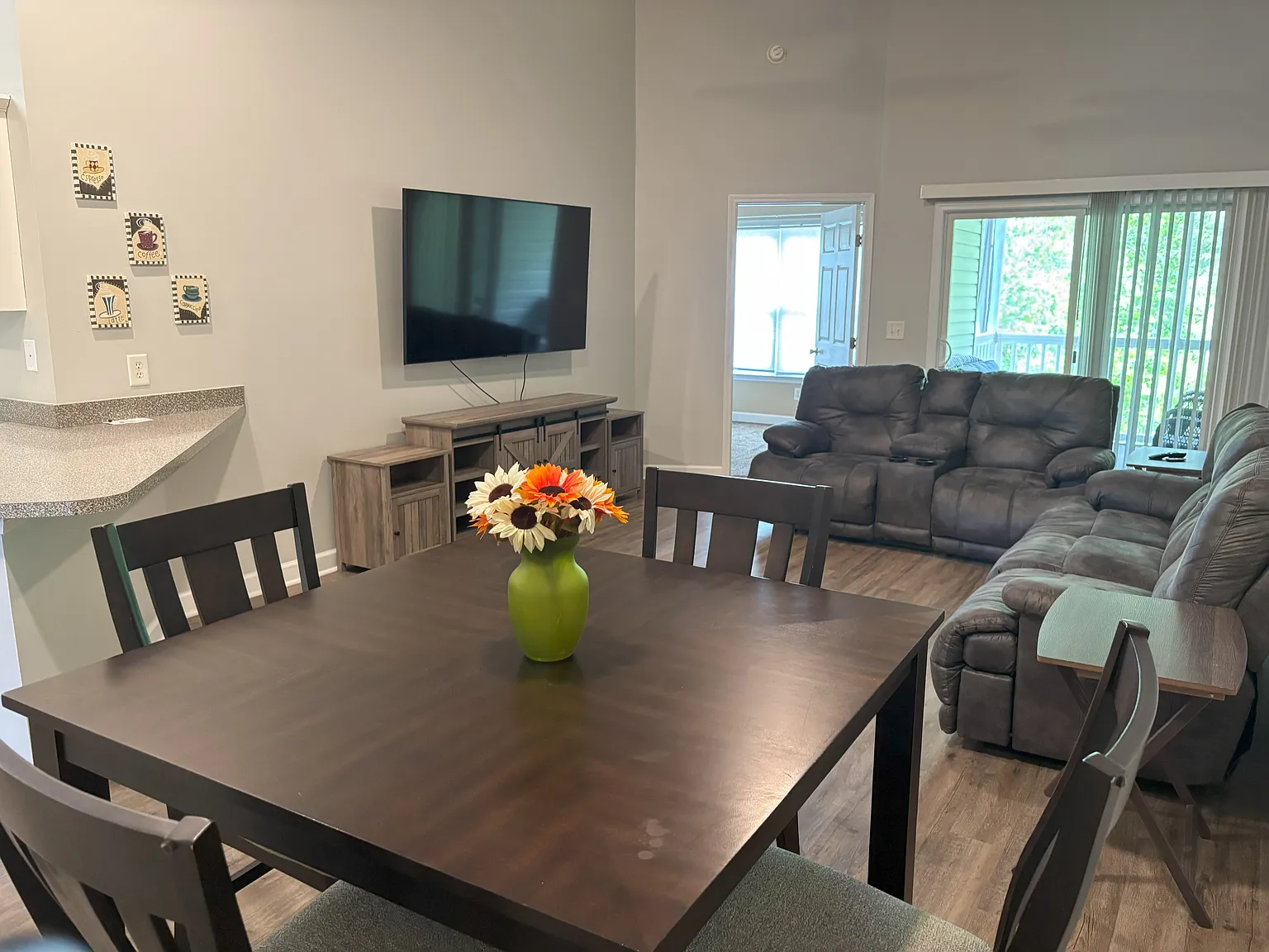 3 bed, 1250 sqft, $1,850 — Photo 3