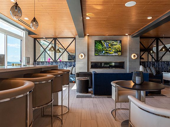 The Club Lounge at Stratus