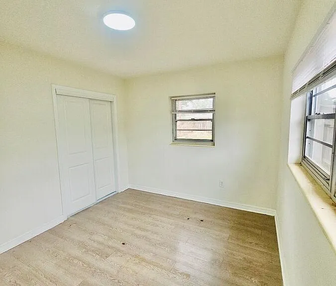611 Avenue G SE — Photo 18
