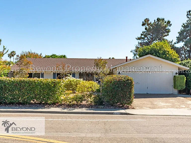 902 La Sombra Dr — Photo 1