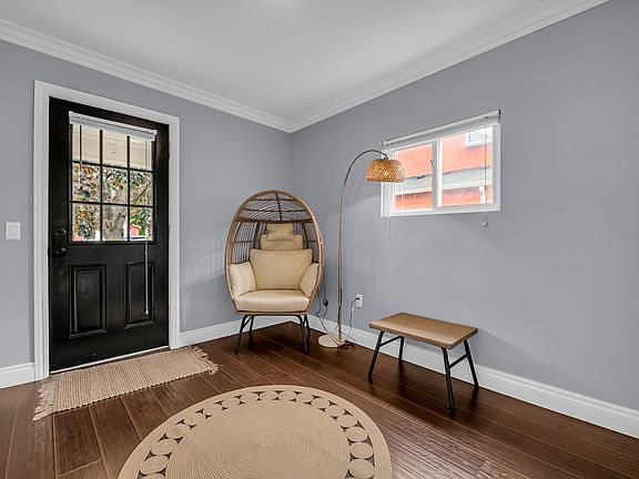 5th image of 121 Washington St APT 1