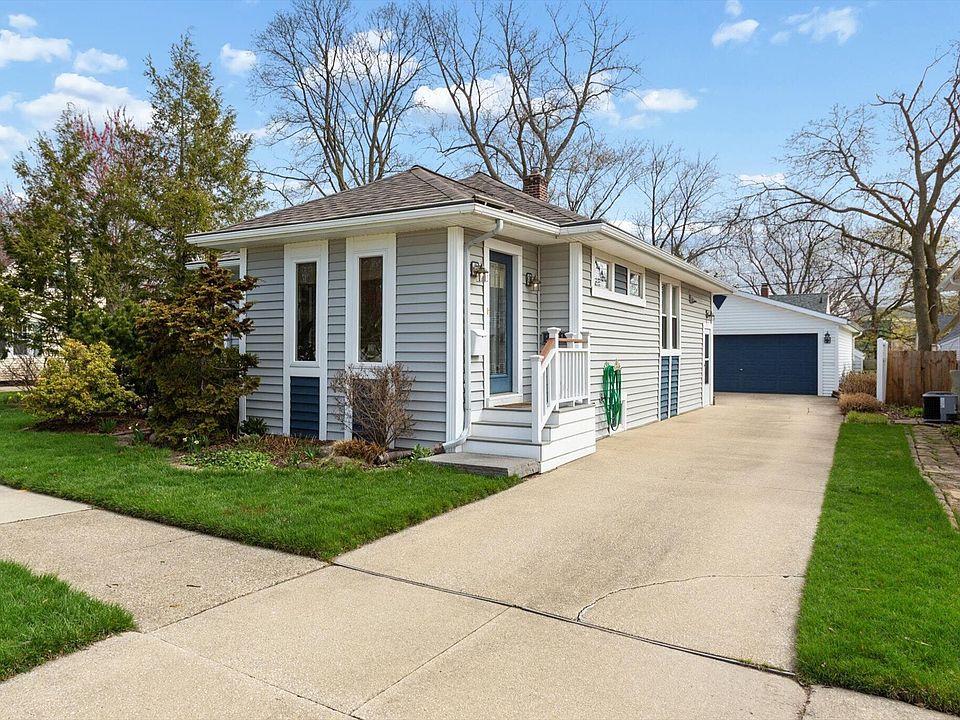 1st image of 2521 Thayer Dr