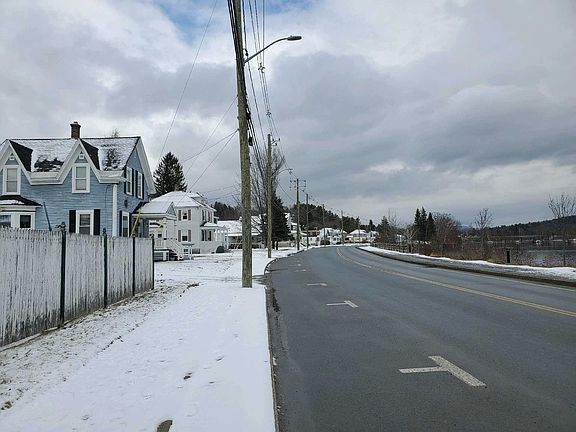 4th image of 1441 Main St