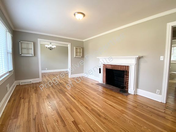 5th image of 8 Woodland Ln