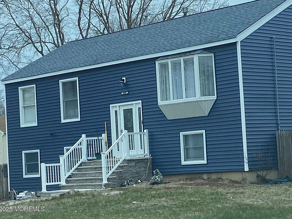 1st image of 913 Revere Court