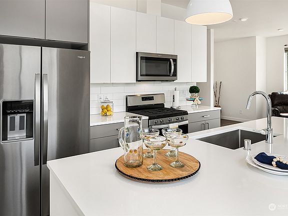 4th image of 32787 Madrona Avenue