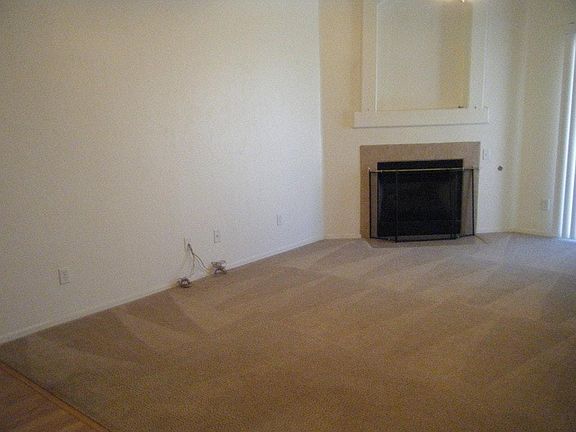 Living Room w/ Gas Fireplace