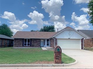 625 S Willowood Dr, Yukon, OK 73099