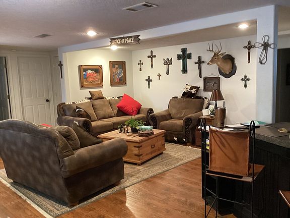 4th image of 202 Freddye St