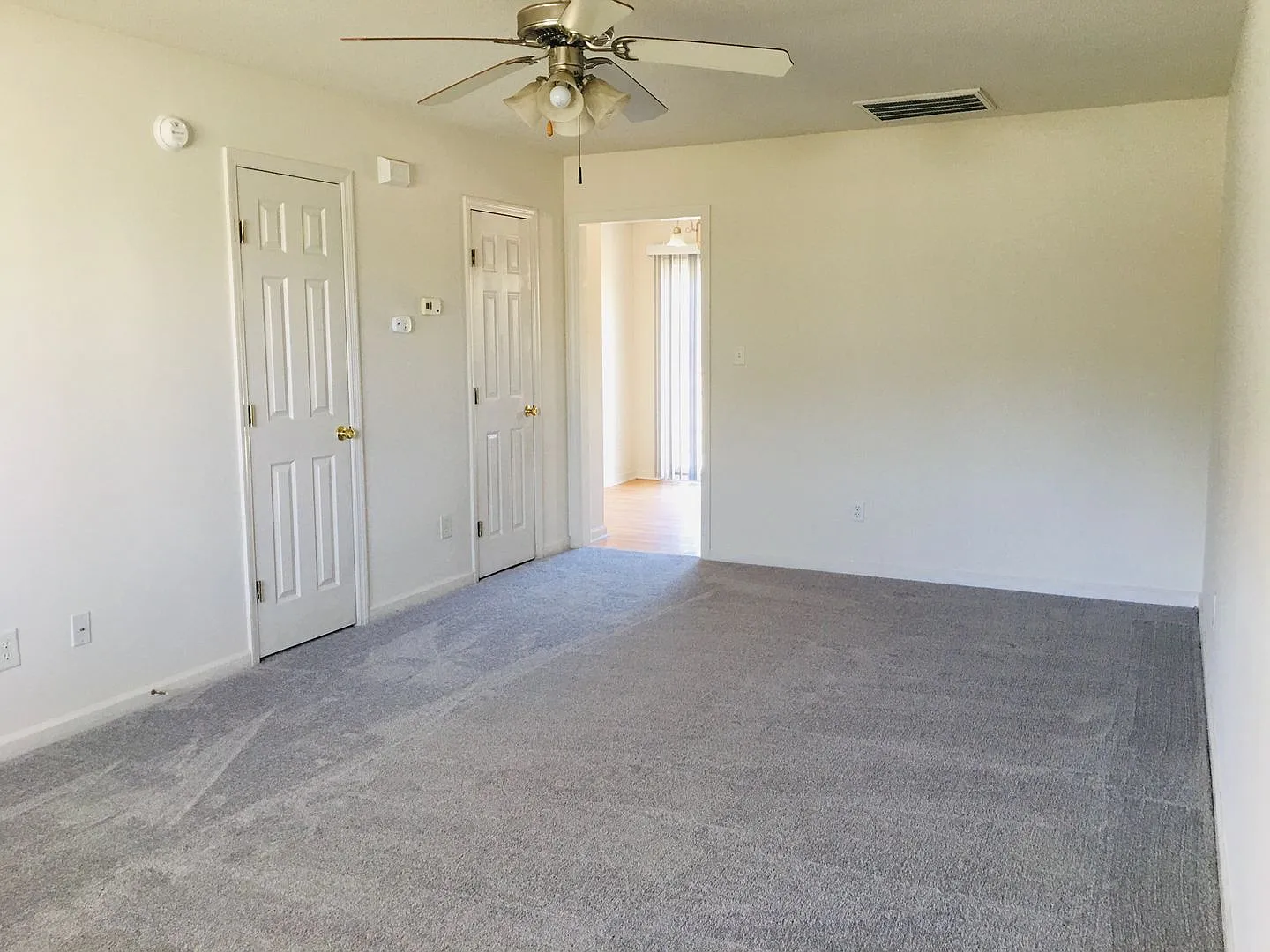 101 E Coopers Ct — Photo 3
