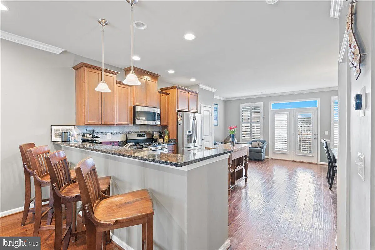 3 bed, 4.0 bath, 1680 sqft, $2,650 — Photo 3