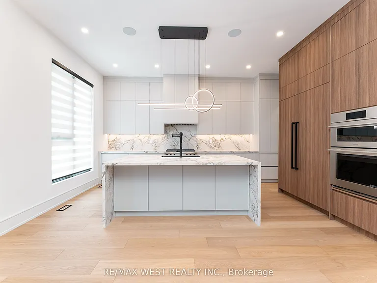 510 Wellington Cres — Photo 11