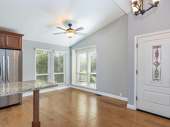 4th image of 210 Daphne Drive