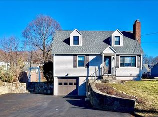 5 Skyline Ter, Danbury, CT 06810