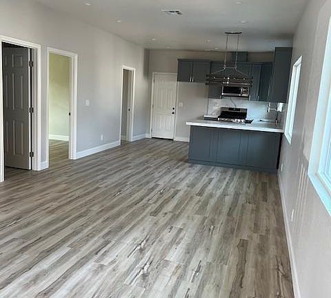 4th image of 316 Linden St