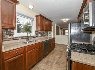2246 N 118th St, Wauwatosa, WI 53226