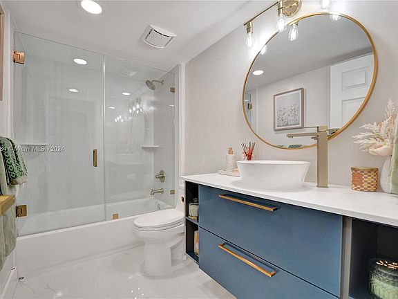 2nd image of 1530 Whitehall Dr APT 305