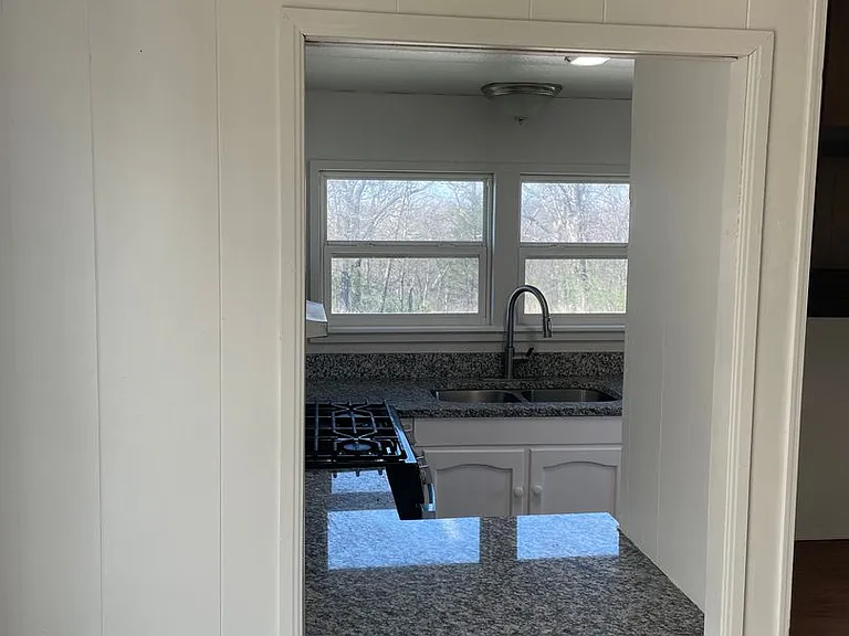 503 E Main St — Photo 10
