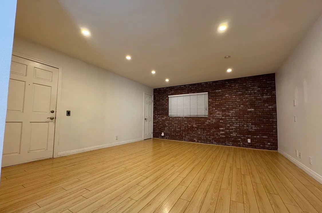 2 bed, 760 sqft, $2,450 — Photo 3
