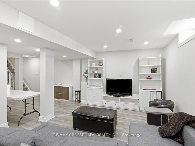 8 Culver Ln — Photo 29