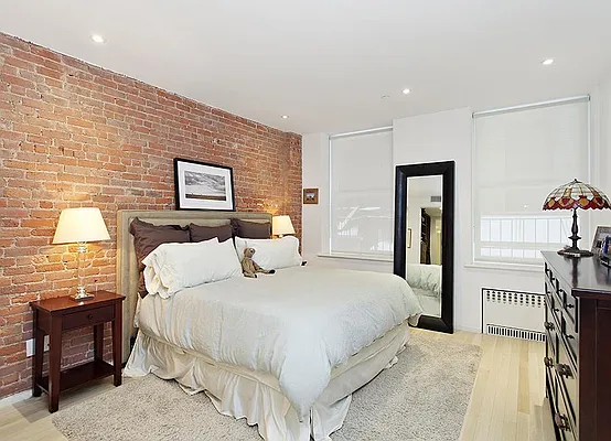 Sold by Warburg | media 4