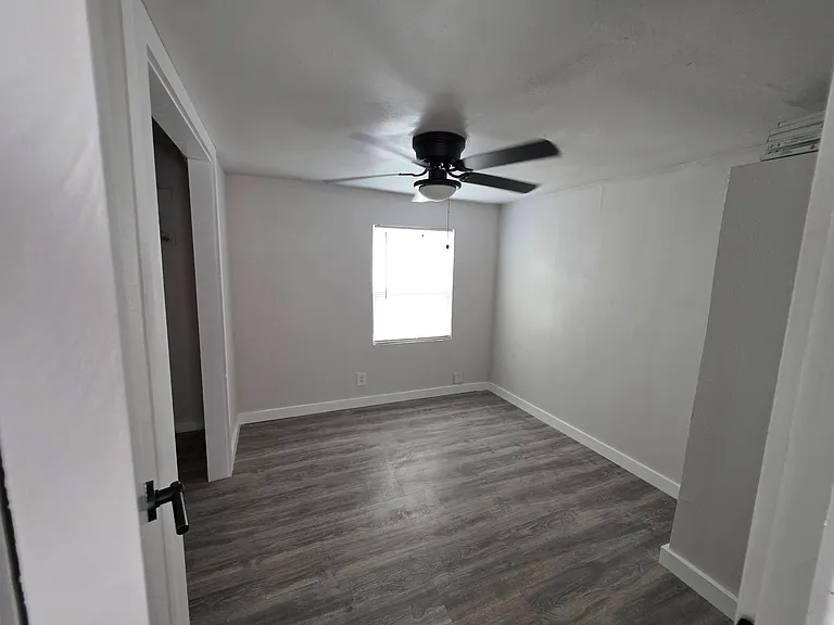824 Huron Dr — Photo 9