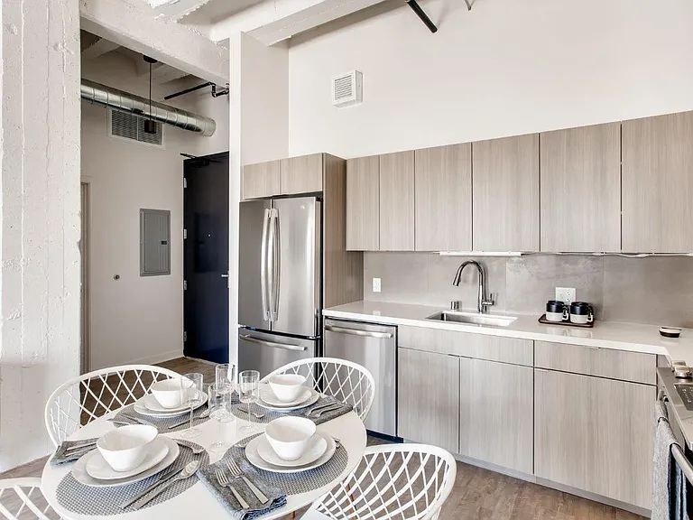 625 Broadway — Photo 24