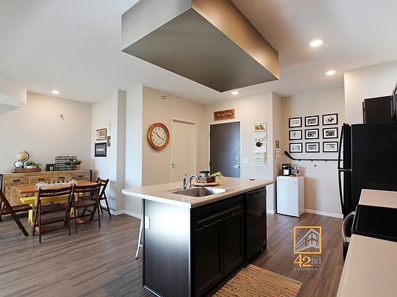 3rd image of 4000 Gardenview Dr APT 205