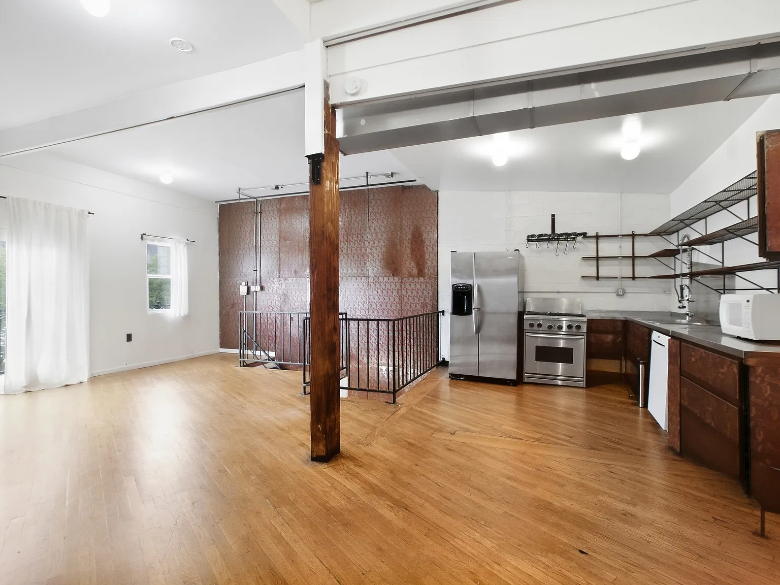2 bed, 2.5 bath, 2600 sqft, $4,500 — Photo 4
